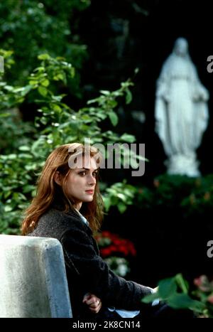 Winona Ryder film: Lost Souls (USA 2000) personnages: Maya Larkin Directeur: Janusz Kaminski 13 octobre 2000 **AVERTISSEMENT** cette photographie est à usage éditorial exclusif et est le droit d'auteur de CASTLE ROCK ENTERTAINMENT et/ou le photographe assigné par la Société du film ou de la production et ne peut être reproduite que par des publications dans le cadre de la promotion du film ci-dessus. Un crédit obligatoire pour LES DIVERTISSEMENTS DE CASTLE ROCK est requis. Le photographe doit également être crédité lorsqu'il est connu. Aucune utilisation commerciale ne peut être accordée sans l'autorisation écrite de la Société du film. Banque D'Images