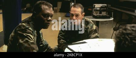 Samuel L. Jackson & Tommy Lee Jones film: Rules of engagement (USA/CAN/UK/DE 2000) personnages: Colonel Terry L. Childers & colonel Hayes 'Hodge' Hodges Directeur: William Friedkin 07 avril 2000 **AVERTISSEMENT** cette photographie est destinée à un usage éditorial exclusif et est protégée par les droits d'auteur des IMAGES DE PARAMOUNT et/ou du photographe attribué par la Société de film ou de production et ne peut être reproduite que par des publications dans le cadre de la promotion du film ci-dessus. Un crédit obligatoire pour LES PHOTOS PARAMOUNT est requis. Le photographe doit également être crédité lorsqu'il est connu. Aucune utilisation commerciale ne peut être accordée sans wr Banque D'Images