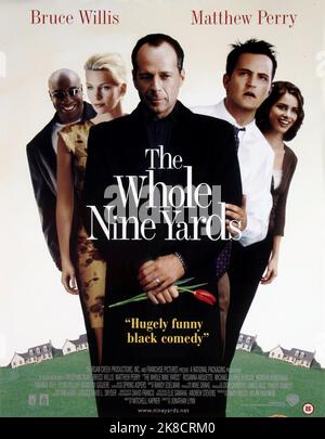 Michael Clarke Duncan, Natasha Henstridge, Bruce Willis, Matthew Perry & Amanda Peet Poster film: The Whole Nine yards (USA 2000) personnages: Franklin 'Frankie Figeroa, Cynthia Tudeski, Jimmy 'The Tulip' Tudeski, Nicholas 'Oz' Oseransky & Director: Jonathan Lynn 17 février 2000 **AVERTISSEMENT** cette photographie est destinée à un usage éditorial exclusif et est le copyright de WARNER BROS. Et/ou le photographe assigné par la Société de film ou de production et ne peut être reproduite que par des publications dans le cadre de la promotion du film ci-dessus. Un crédit obligatoire pour WARNER BROS est requis. Le Photogr Banque D'Images