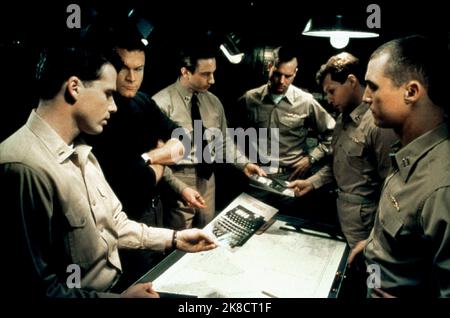 David Keith, Jake Weber, Bill Paxton et Jon bon Jovi film: U-571 (2000) personnages: Maj Matthew Coonan, USMC, Office of Naval Intelligence, Lt. Hirsch, USNR, Lt. Cmdr. Mike Dahlgren et le lieutenant Pete Emmett, ingénieur en chef Directeur : Jonathan Mostow 17 avril 2000 **AVERTISSEMENT** cette photographie est destinée à un usage éditorial exclusif et est protégée par les droits d'auteur des IMAGES UNIVERSELLES et/ou du photographe attribué par la Société de film ou de production et ne peut être reproduite que par des publications dans le cadre de la promotion du film ci-dessus. Un crédit obligatoire pour LES PHOTOS UNIVERSELLES est requis. Le photographe devrait également le faire Banque D'Images