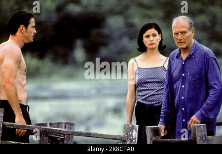 Dermot Mulroney, Linda Fiorentino et Paul Newman film: Where the Money is (2000) personnages: Wayne MacKay, Carol MacKay et Henry Manning Directeur: Marek Kanievska 14 avril 2000 **AVERTISSEMENT** cette photographie est destinée à un usage éditorial exclusif et est protégée par les droits d'auteur de SCOTT FREE PRODUCTIONS et/ou du photographe attribué par la Société de film ou de production et ne peut être reproduite que par des publications en conjonction avec la promotion du film ci-dessus. Un crédit obligatoire pour LES PRODUCTIONS LIBRES SCOTT est requis. Le photographe doit également être crédité lorsqu'il est connu. Aucune utilisation commerciale ne peut être accordée sans écrit Banque D'Images