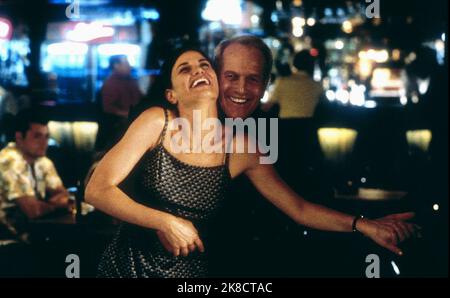 Linda Fiorentino & Paul Newman film: Where the Money is (2000) personnages: Carol MacKay & Henry Manning Directeur: Marek Kanievska 14 avril 2000 **AVERTISSEMENT** cette photographie est destinée à un usage éditorial exclusif et est protégée par les droits d'auteur de SCOTT FREE PRODUCTIONS et/ou du photographe attribué par la Société de film ou de production et ne peut être reproduite que par des publications en conjonction avec la promotion du film ci-dessus. Un crédit obligatoire pour LES PRODUCTIONS LIBRES SCOTT est requis. Le photographe doit également être crédité lorsqu'il est connu. Aucune utilisation commerciale ne peut être accordée sans l'autorisation écrite de film Comla Banque D'Images