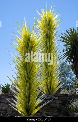 Une sculpture en verre vert faite pour ressembler à un cactus Banque D'Images