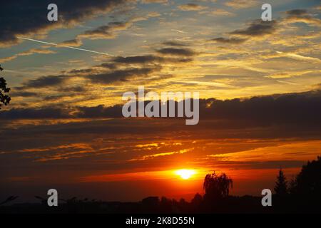 Bucarest, Roumanie - 07 octobre 2022 : coucher de soleil près de Bucarest. Banque D'Images