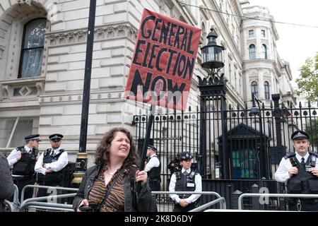 Londres, Royaume-Uni. 22nd octobre 2022. Des milliers de personnes de partout dans le pays ont voyagé pour se présenter à une nouvelle marche de l'Union européenne reportée d'une variété d'organisations pro-UE, estimant que cela est dans le meilleur intérêt du Royaume-Uni. Crédit : onzième heure Photographie/Alamy Live News Banque D'Images