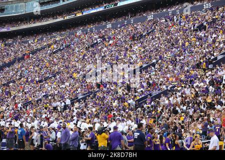 Baton Rouge, États-Unis. 22nd octobre 2022. Les fans des LSU Tigers sont présents lors d'un match de football universitaire au Tiger Stadium de bâton Rouge, Louisiane, samedi, 22 octobre 2022. (Photo de Peter G. Forest/Sipa USA) crédit: SIPA USA/Alay Live News Banque D'Images