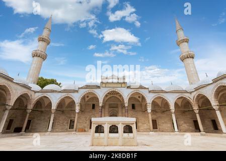 La mosquée Suleymaniye, une mosquée impériale ottomane située sur la troisième colline d'Istanbul, et la deuxième plus grande mosquée de la ville, Istanbul, Turquie Banque D'Images