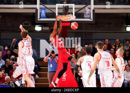 Reggio Emilia, Italie. 22nd octobre 2022. Tariq Owens (Openjobmestis Varèse) pendant UNAHOTELS Reggio Emilia vs Openjobmestis Varèse, basketball italien Championnat de Serie à Reggio Emilia, Italie, 22 octobre 2022 crédit: Agence photo indépendante/Alamy Live News Banque D'Images