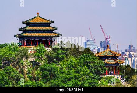 Jingshan Park Pavilions Modern Buildings gratte-ciel Beijing Chine Banque D'Images