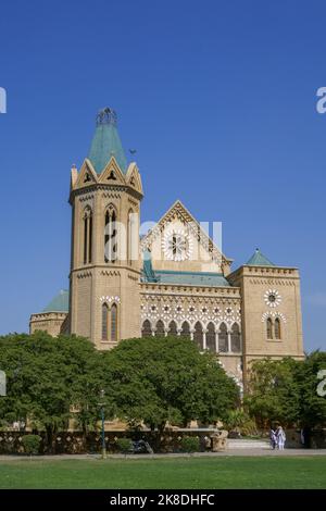 Vue sur le paysage de Frere Hall, site historique de l'architecture de l'époque coloniale à Karachi, Pakistan Banque D'Images