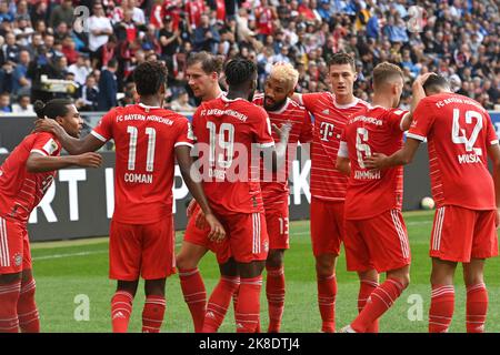 Goaljubel Muenchen collectif, de gauche à droite : Serge GNABROY (FC Bayern Munich), Kingsley COMAN (FC Bayern Munich), Leon GORETZKA (FC Bayern Munich), Alphonso DAVIES (FC Bayern Munich), Eric Maxim Choupo-Moting (FC Bayern Munich), Benjamin PAVARD (FC Bayern Munich), Joshua KIMMICH, Ijubilation FC Munich, Bayern, Bayern Jamal, Ijubilation (FC Munich). Football 1st Bundesliga saison 2022/2023, 11th match, matchday11, TSG 1899 Hoffenheim - FC Bayern Munich 0-2 sur 22 octobre 2022, PresZero Arena. ?Sven Simon photo Agency GmbH & Co. Press photo KG # Princess-Luise-Str. 41 # 4547 Banque D'Images