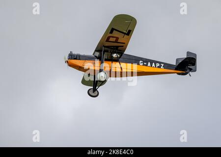 1931 Desoutter Mk.1 « G-AAPZ » en vol au salon de l'aviation du jour de la course qui s'est tenu à Shuttleworth le 2nd octobre 2022 Banque D'Images