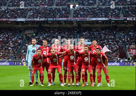 Milan, Italie. 22 octobre 2022. Les joueurs d'AC Monza posent pour une photo d'équipe avant le match de football de série A entre AC Milan et AC Monza. Credit: Nicolò Campo/Alay Live News Banque D'Images
