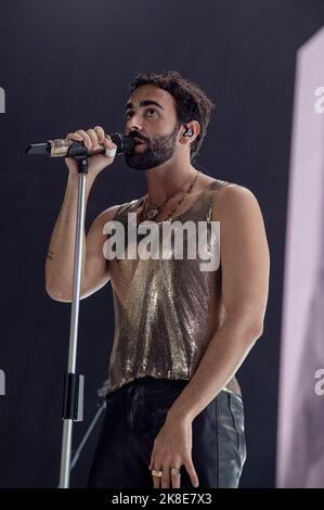 Rome, Italie. 22nd octobre 2022. Rome 22/10/2022 le concert de Marco Mengoni, après la visite dans les stades, au palalottomatica à la deuxième date romaine, s'est également soldée. Dans la photo Marco Mengoni crédit: Agence de photo indépendante/Alamy Live News Banque D'Images