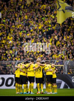 Dortmund, 22.10.2022 Teamkreis BVB Borussia Dortmund - VfB Stuttgart Fussball; Saison 2022/23 Foto: Moritz Müller Copyright (nur für journalistisch Banque D'Images