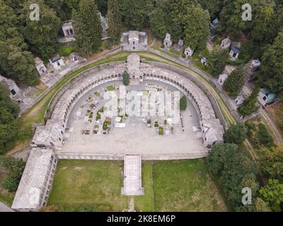 Vue de drone sur le lieu Saint d'Oropa sur l'Italie Banque D'Images