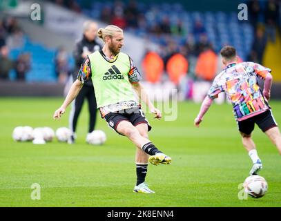 Tim Ream de Fulham se réchauffe avant le match de la Premier League à Elland Road, Leeds. Date de la photo: Dimanche 23 octobre 2022. Banque D'Images