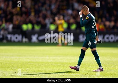 Ethan Horvath, gardien de but de Luton Town, semble abattu après le match du championnat Sky Bet à Vicarage Road, Watford. Date de la photo: Dimanche 23 octobre 2022. Banque D'Images