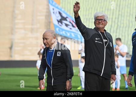 Munich, Allemagne. 23rd octobre 2022. De gauche à droite: Les deux anciens entraîneurs Karsten WETTBERG, Werner LORANT Soccer: Jeu légendaire FC Bayern Munich - TSV Munich 1860 sur 23 octobre 2022, Stade Olympique de Munich. ?SVEN SIMON photo Agency GmbH & Co. Press photo KG # Princess-Luise-Str. 41 # 45479 M uelheim/R uhr # Tél 0208/9413250 # Fax. 0208/9413260 # GLS Banque # BLZ 430 609 67 # compte 4030 025 100 # IBAN DE75 4306 0967 4030 0251 00 # BIC GENODEM1GLS # www.svensimon.net. Credit: dpa/Alay Live News Banque D'Images