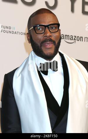 Santa Monica, Californie. 22nd octobre 2022. Tyler Perry à l'arrivée pour le Gala annuel d'art wearable 5th, Barker Hangar, Santa Monica, CA 22 octobre 2022. Crédit : Priscilla Grant/Everett Collection/Alay Live News Banque D'Images