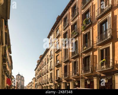 Bâtiments à la Calle Toledo près de la célèbre Plaza Mayor à Madrid, Madrid, Espagne Banque D'Images