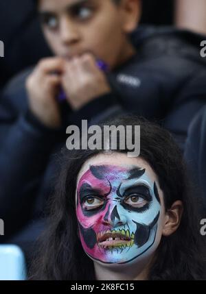 Birmingham, Royaume-Uni. 23rd octobre 2022. Un fan d'Aston Villa pendant le match de la Premier League à Villa Park, Birmingham. Crédit photo à lire : Darren Staples/Sportimage crédit : Sportimage/Alay Live News Banque D'Images