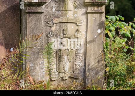 Une pierre gravée médiévale dans un vieux cimetière écossais Banque D'Images