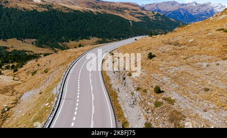 Andorra, Aerial view of El Pas de la Casa pass in autumn Banque D'Images