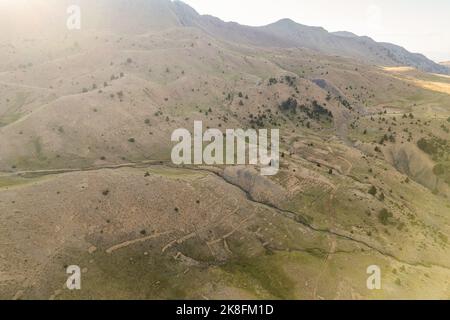 Valamara (Mali i Valamares; Valea mari) est une montagne de la chaîne de montagnes centrale dans le sud-est de l'Albanie. Banque D'Images