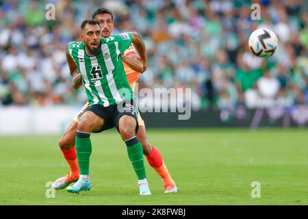 Borja Iglesias de Real Betis et Stefan Savic de l'Atlético de Madrid pendant le match de la Liga entre Real Betis et Atlético de Madrid joué au stade Benito Villamarin sur 23 octobre 2022 à Séville, Espagne. (Photo par Antonio Pozo / PRESSIN) Banque D'Images