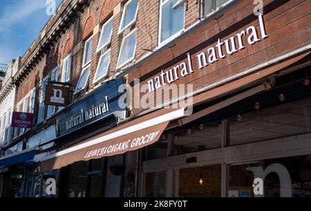 Vue sur l'épicerie naturelle naturelle japonaise d'Ealing, Londres. Banque D'Images