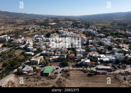 Vue aérienne de Polis Chrysochous, Chypre. Banque D'Images