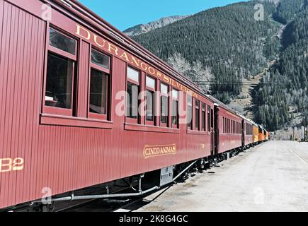 Le train à voie étroite Durango & Silverton se trouve dans le quartier historique de Silverton, Colorado, sur 15 octobre 2022. Banque D'Images