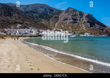 Plage à Kamares sur l'île de Sifnos en Grèce Banque D'Images