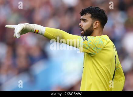 Birmingham, Royaume-Uni. 23rd octobre 2022. David Raya de Brentford lors du match de la Premier League à Villa Park, Birmingham. Crédit photo à lire : Darren Staples/Sportimage crédit : Sportimage/Alay Live News Banque D'Images