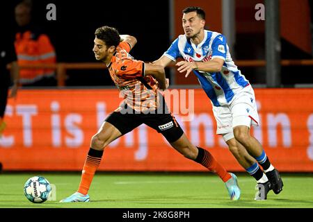 VOLENDAM - (lr) Walid Ould-Chikh du FC Volendam, Thom Haye de SC Heerenveen pendant le match hollandais entre le FC Volendam et SC Heerenveen au stade de Kras à 23 octobre 2022 à Volendam, aux pays-Bas. ANP GERRIT VAN COLOGNE Banque D'Images