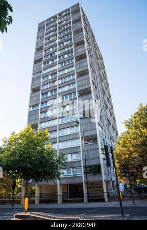 Immeuble de la tour Gordon House sur le domaine Glamis à Tower Hamlets, Londres. Banque D'Images