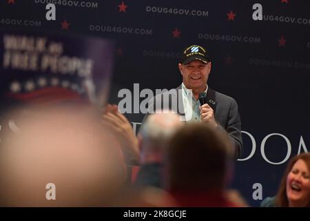 Peckville, États-Unis. 22nd octobre 2022. Le candidat républicain au poste de gouverneur Doug Matriano parle à ses partisans . Crédit : SOPA Images Limited/Alamy Live News Banque D'Images