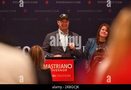 Peckville, États-Unis. 22nd octobre 2022. Le candidat républicain au poste de gouverneur Doug Matriano parle à ses partisans . Crédit : SOPA Images Limited/Alamy Live News Banque D'Images