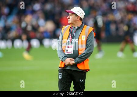 Birmingham, Royaume-Uni. 23rd octobre 2022. Une Villa Steward lors du match Premier League entre Aston Villa et Brentford à Villa Park, Birmingham, Angleterre, le 23 octobre 2022. Photo de Mick Haynes. Utilisation éditoriale uniquement, licence requise pour une utilisation commerciale. Aucune utilisation dans les Paris, les jeux ou les publications d'un seul club/ligue/joueur. Crédit : UK Sports pics Ltd/Alay Live News Banque D'Images
