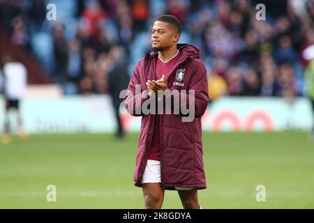 Birmingham, Royaume-Uni. 23rd octobre 2022. Leon Bailey d'Aston Villa (31) applaudit les fans lors du match de Premier League entre Aston Villa et Brentford à Villa Park, Birmingham, Angleterre, le 23 octobre 2022. Photo de Mick Haynes. Utilisation éditoriale uniquement, licence requise pour une utilisation commerciale. Aucune utilisation dans les Paris, les jeux ou les publications d'un seul club/ligue/joueur. Crédit : UK Sports pics Ltd/Alay Live News Banque D'Images