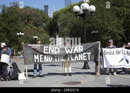 Les militants anti-guerre nous rappellent qu'aucune guerre n'est une bonne guerre et que les États-Unis doivent cesser de promouvoir des solutions militaires aux désaccords internationaux. Banque D'Images