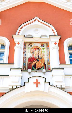 Icône orthodoxe sur la façade de l'église de la porte de Philippe, Métropolitaine de Moscou, dans le monastère Valdai Iversky Banque D'Images