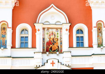 Icône orthodoxe sur la façade de l'église de la porte de Philippe, Métropolitaine de Moscou, dans le monastère Valdai Iversky Banque D'Images