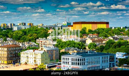 Lublin, Lublin Voivodeship /Pologne - 24 juillet 2022: Vue de l'hôpital d'oncologie de Lublin depuis la tour du château du château royal de Lublin. Banque D'Images