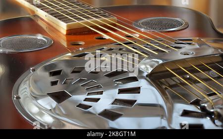 Prises dans le studio à domicile Images d'un guitares acoustique et d'un résonateur. Prises de vue peut être idéal pour les couvertures de livre/album de musique Banque D'Images