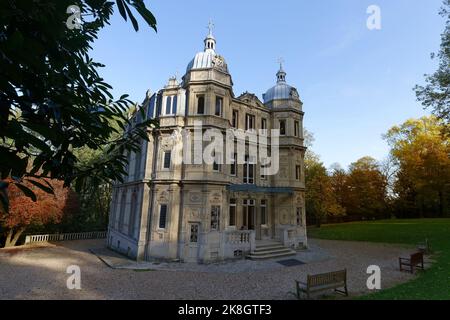 Vue extérieure du château Monte-Cristo 1846 - magnifique bâtiment du XIX siècle à Port-Marly , à 20 km de Paris . France. Banque D'Images