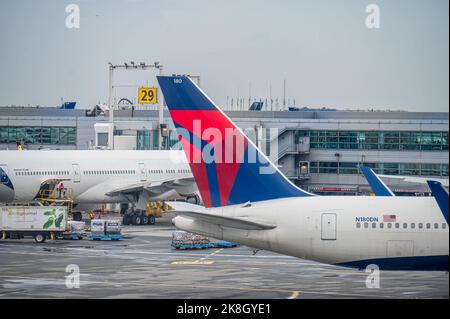 NEW YORK, États-Unis, OCTOBRE 2nd : la livrée à la queue d'un boeing 767 de Delta Airlines Banque D'Images