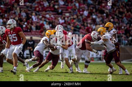 22 octobre 2022 Palo Alto, CA États-Unis Stanford en arrière Casey Filkins (2) combat pour une première fois pendant le match de football NCAA entre les Sun Devils de l'État d'Arizona et le Cardinal de Stanford. Stanford a battu l'Arizona State 15-14 au stade Stanford Palo Alto, CA Thurman James/CSM Banque D'Images