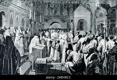 La légende de 1906 se lit comme suit : « le couronnement de deux enfants - Ivan et Pierre le Grand [25 juin 1682] - le demi-frère aîné de Pierre était l'héritier le plus proche du trône ; mais il était faible, de sorte que les Russes ont beaucoup préféré que le petit Pierre soit tsar. La sœur aînée d'Ivan Sophia, cependant, a interféré pour Ivan. Il y avait beaucoup de combats, et finalement les deux garçons ont été couronnés ensemble, Sophia devenant Regent. Au milieu de la magnifique cérémonie et des robes resplendisantes, le petit visage alerte de Peter contraste fortement avec le regard détourné d’Ivan. » Banque D'Images